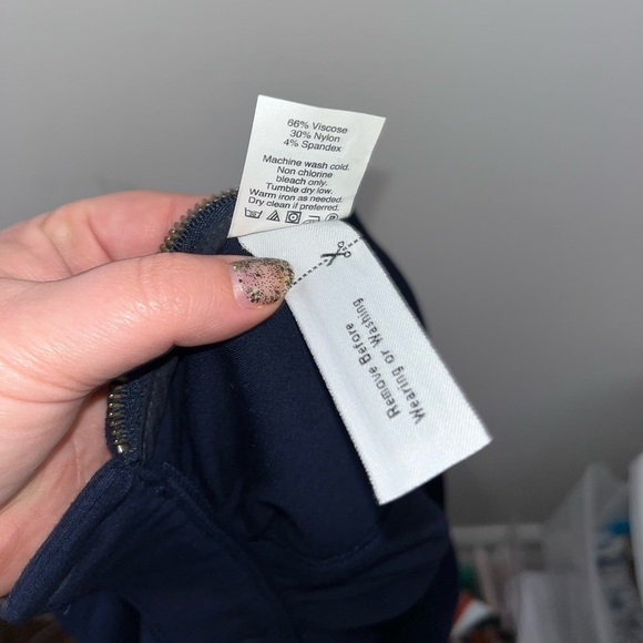 Madewell NWT Ponte Swivel Skirt Navy Blue Mini A2726 Size 4 Stretch - Picture 8 of 8